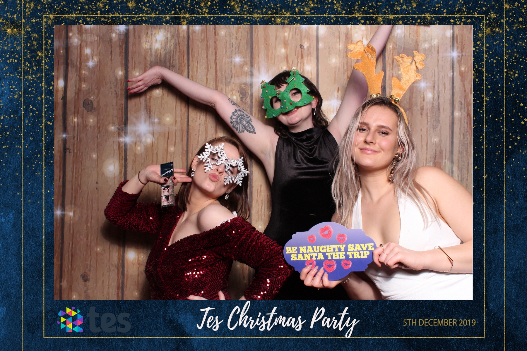 Tes Christmas party  | View more photos from the event at gallery.magicimages.uk/u/MagicImages/Tes-Christmas-party